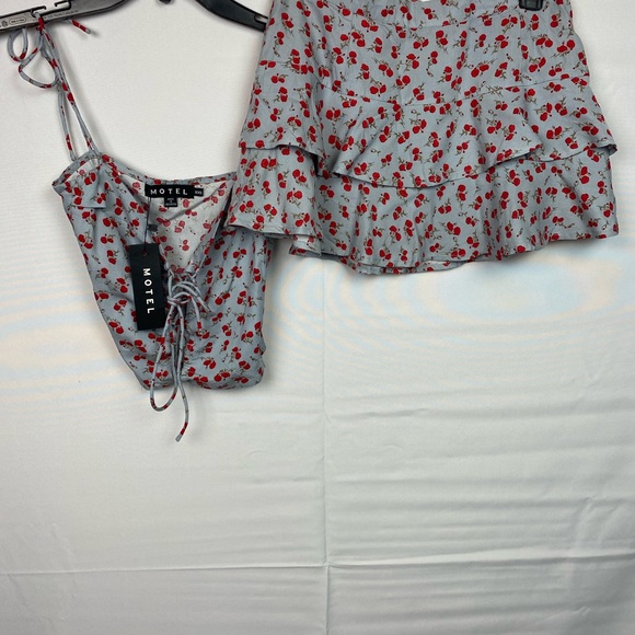 Motel Rocks Floral Ruffle Set - Picture 6 of 10